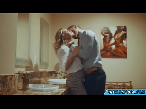 ❤️ Amikor egy bögyös szőke elcsábít egy nyilvános WC-ben ❤❌ Orosz pornó at hu.kutjeporno.ru ❌